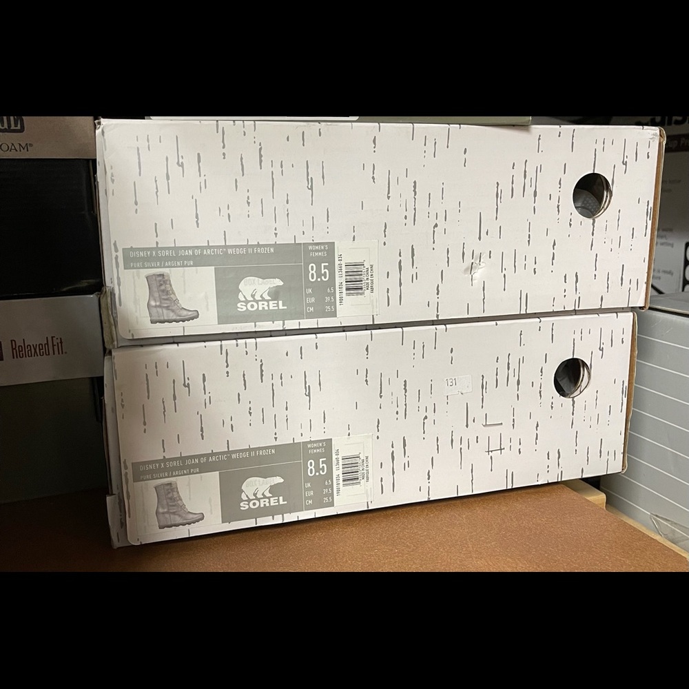 BNIB Sorel Disney Frozen Collection Silver - Picture 2 of 9
